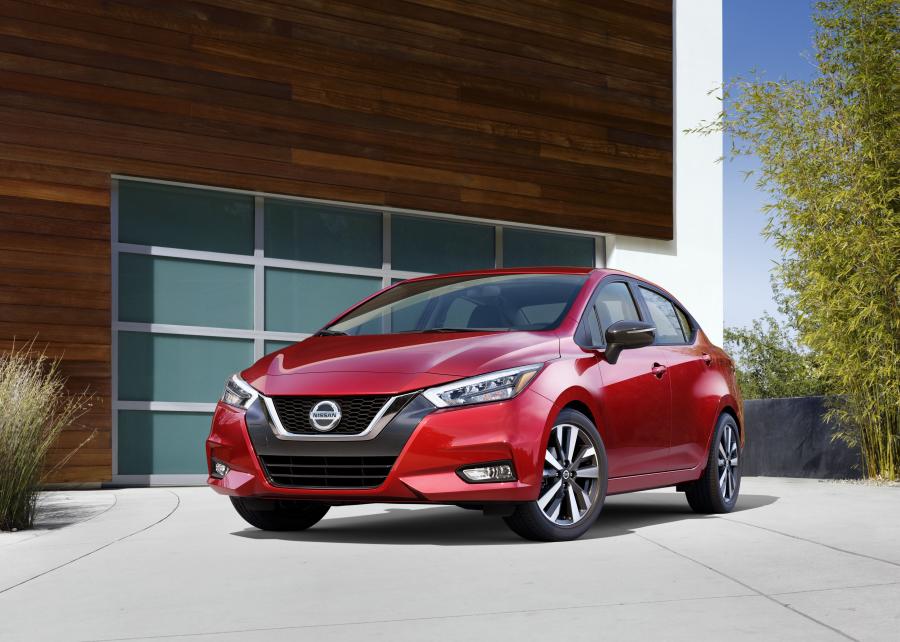  Nissan Versa SR 2019 года  (NA) (фото 1 из 15)